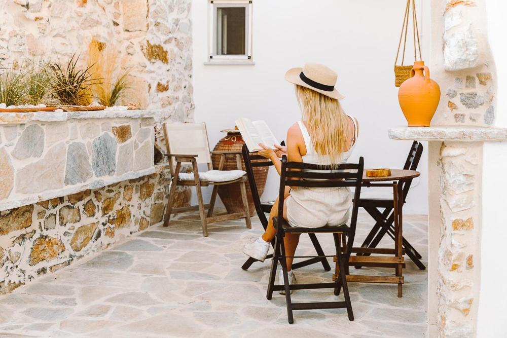 Laina Traditional Guest House Apérathos Екстериор снимка